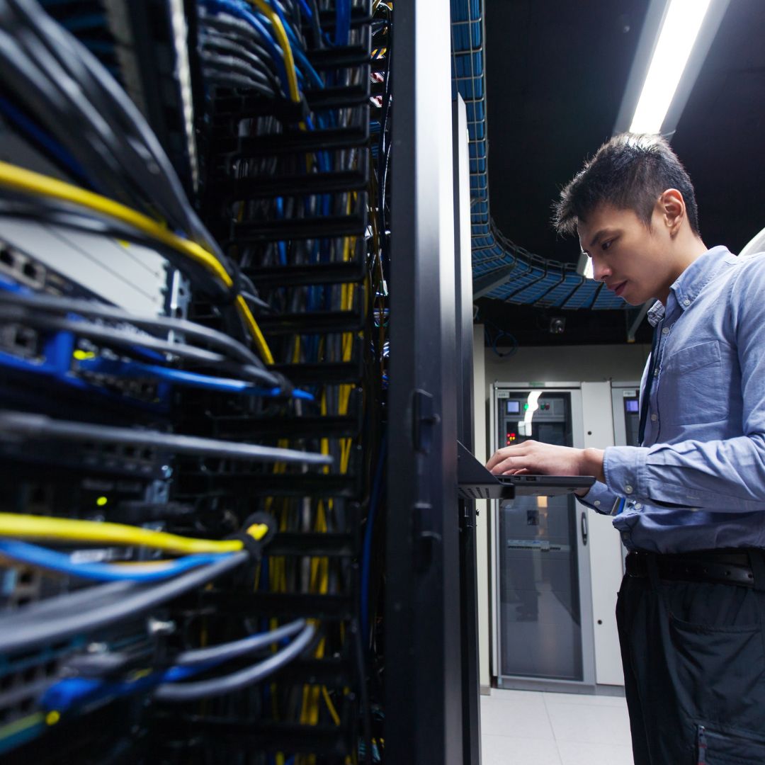 Quanten engineer in data center
